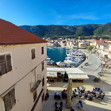 Apartman Riva 2 Komiža Exteriör bild