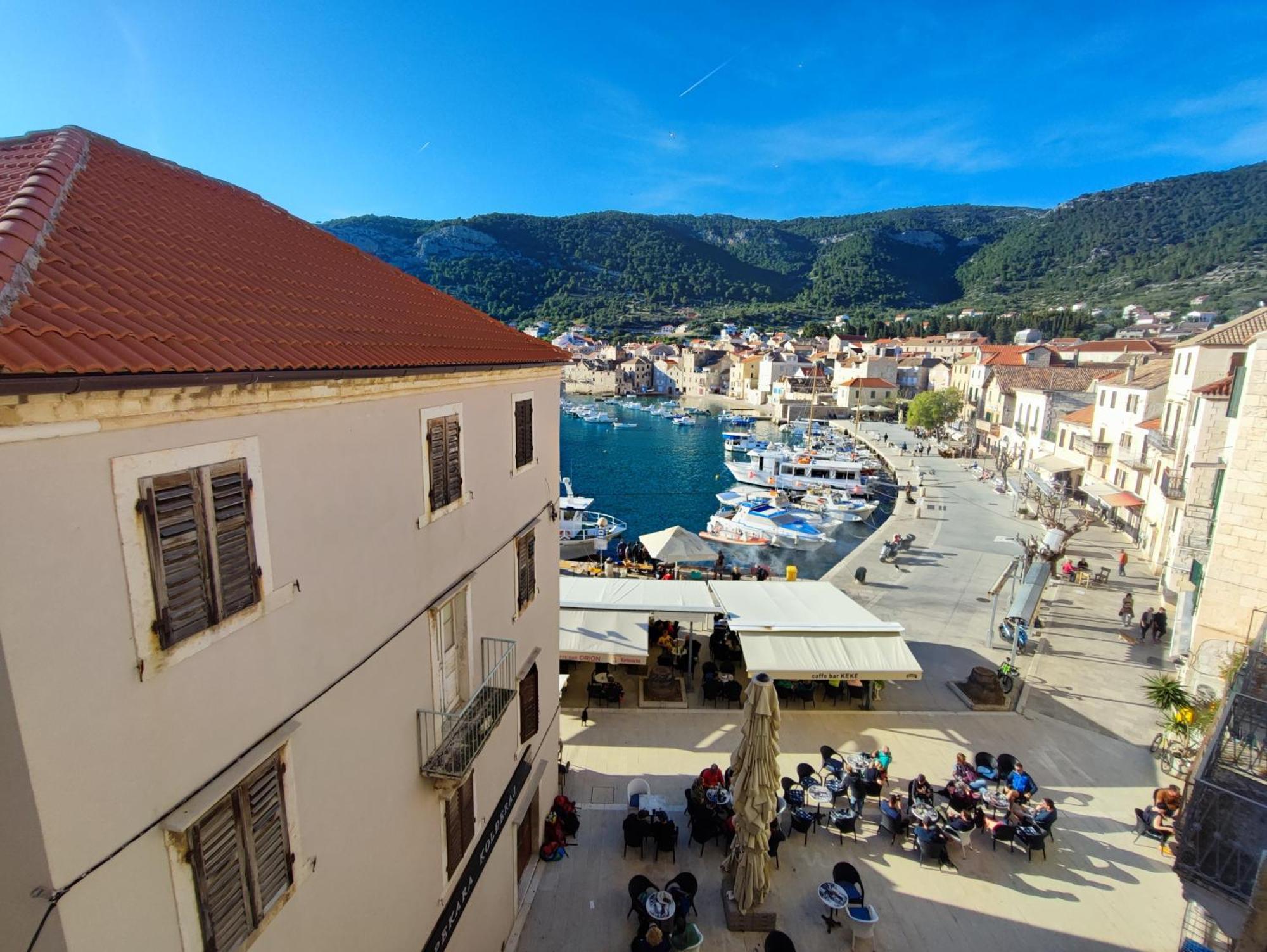 Apartman Riva 2 Komiža Exteriör bild